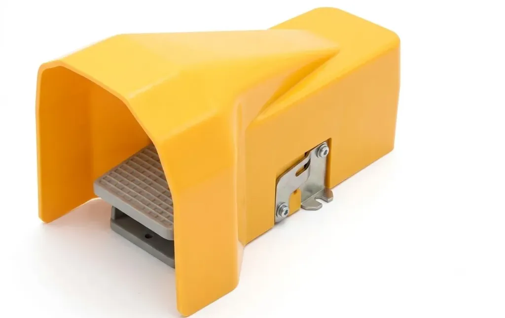 FA522C-08L AIRMIXS 5/2-Way Latching Pneumatic Foot Pedal Valve with Safety Guard – 1/4" NPT/G Port